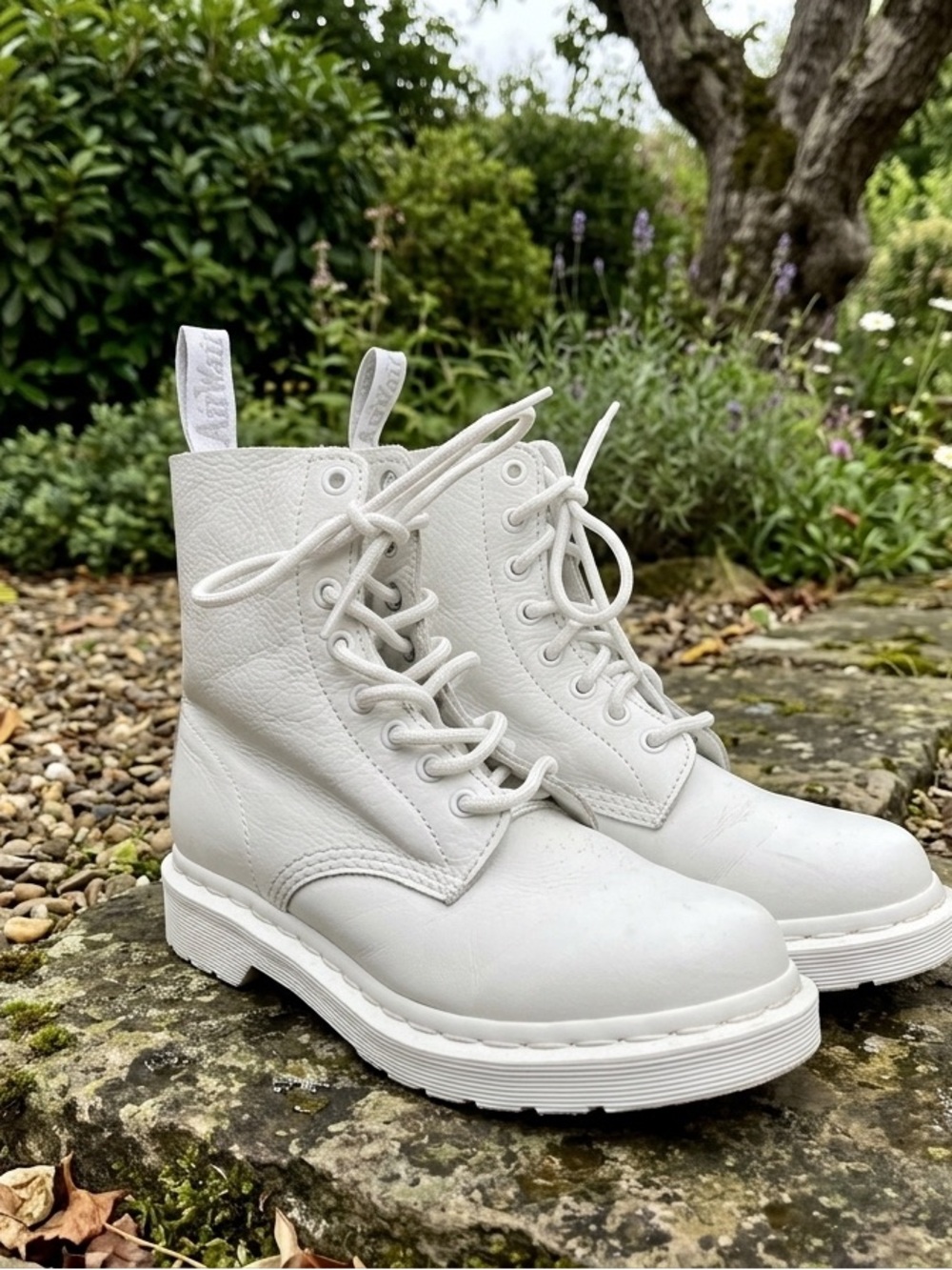 Dr. Martens 1460 Pascal Mono Virginia Boot in White size 6